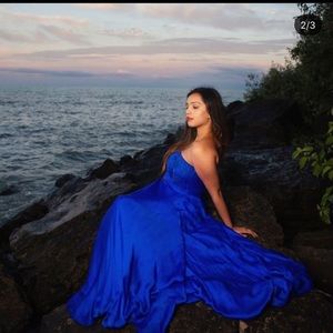 Long beautiful gown! Size small, royal blue colour